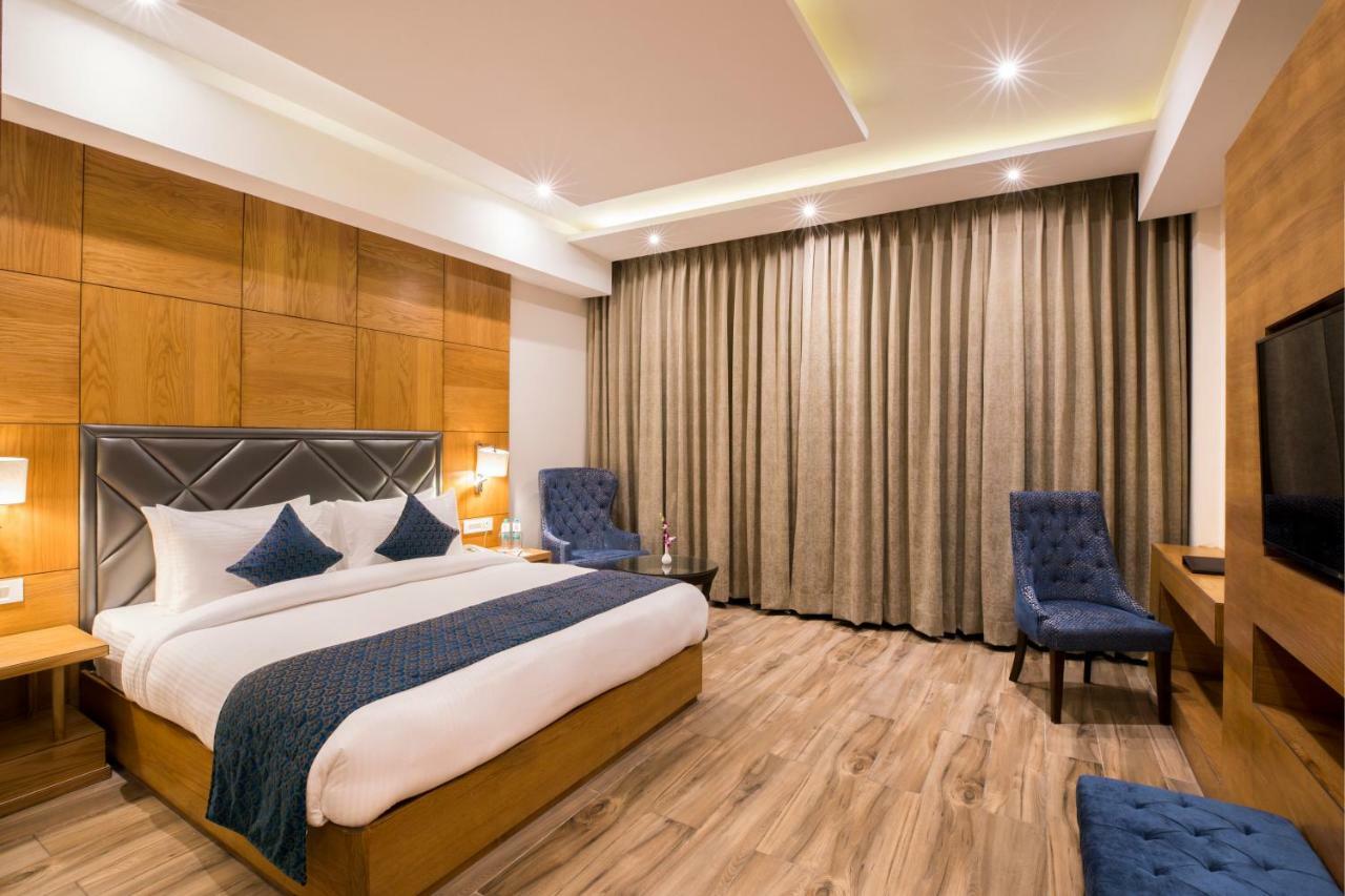 Regenta Central Cassia Zirakpur Chandigarh Kültér fotó