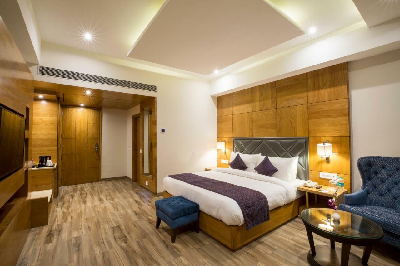 Regenta Central Cassia Zirakpur Chandigarh Kültér fotó