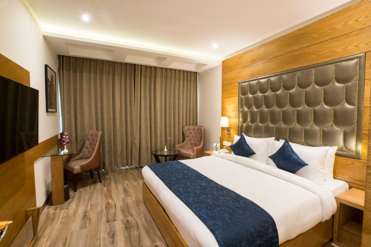 Regenta Central Cassia Zirakpur Chandigarh Kültér fotó