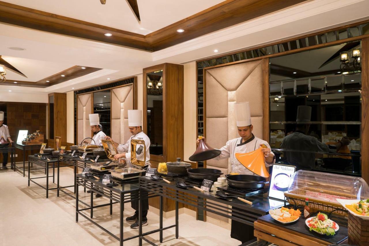 Regenta Central Cassia Zirakpur Chandigarh Kültér fotó