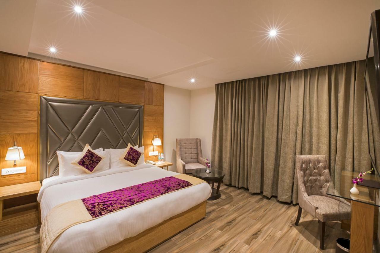Regenta Central Cassia Zirakpur Chandigarh Kültér fotó