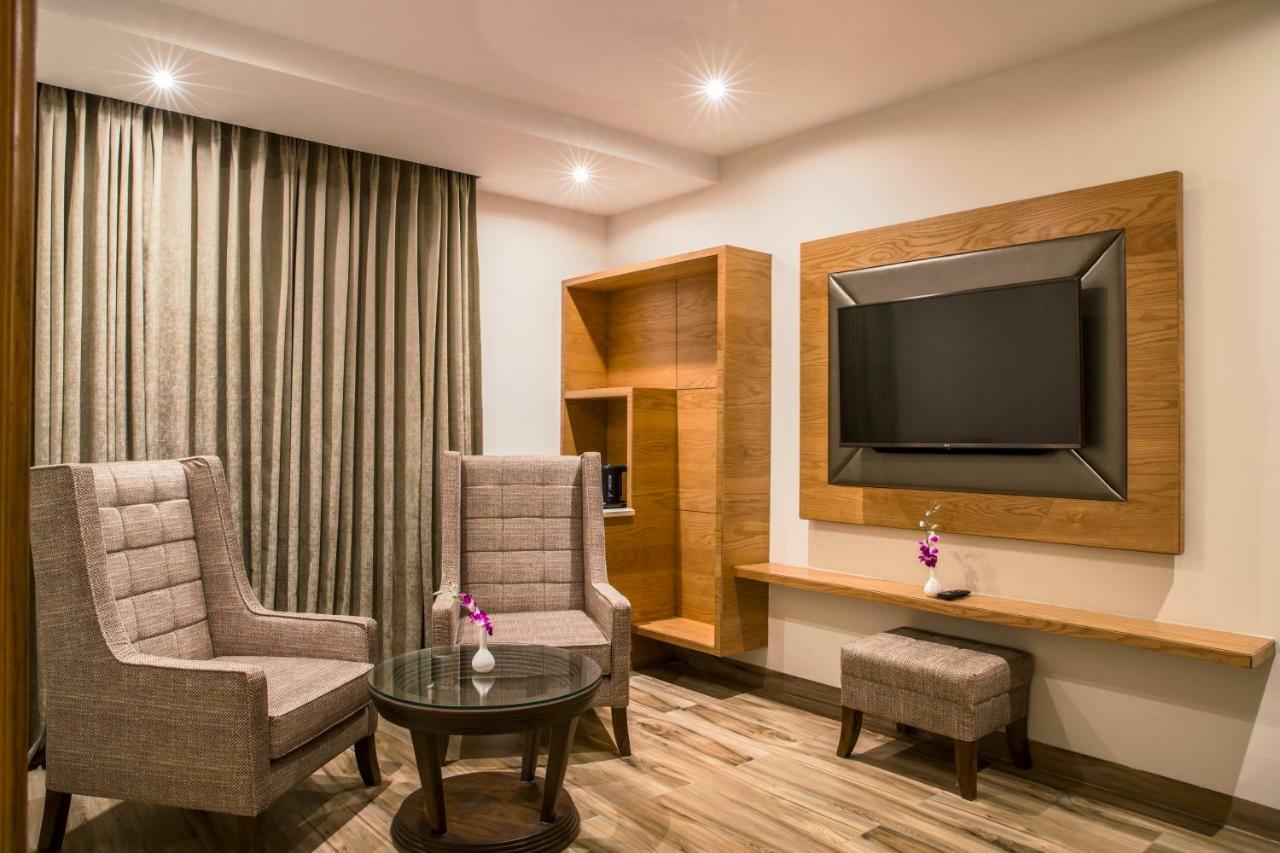 Regenta Central Cassia Zirakpur Chandigarh Kültér fotó